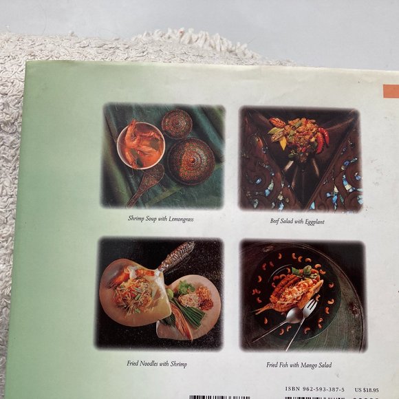 THAILAND: Cookbook  2000 Influences from China, India, Persia and Portugal - Picture 2 of 9